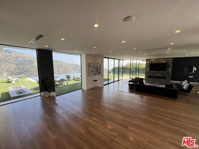2110 HERCULES Drive, Los Angeles, CA 90046