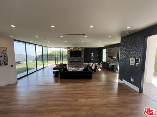 2110 HERCULES Drive, Los Angeles, CA 90046