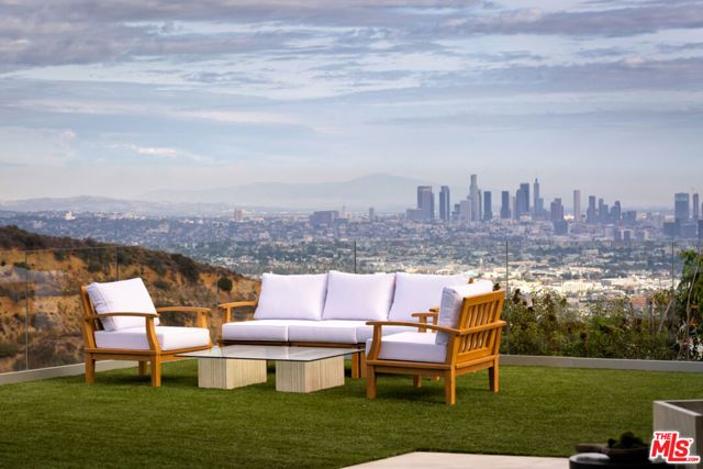 2110 HERCULES Drive, Los Angeles, CA 90046