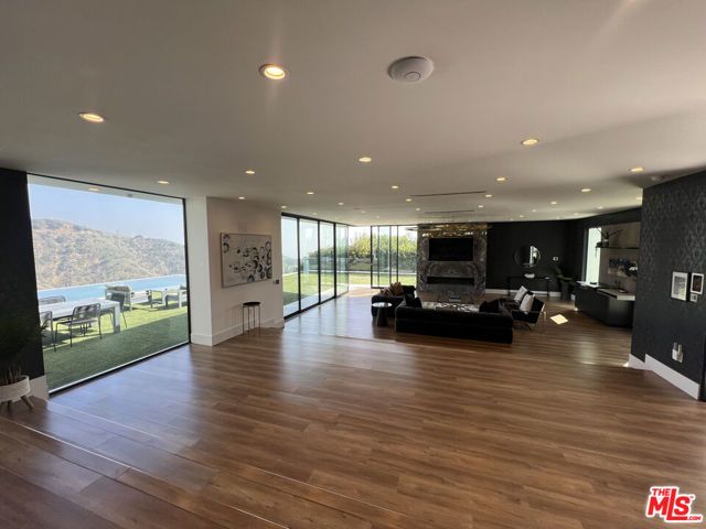 2110 HERCULES Drive, Los Angeles, CA 90046