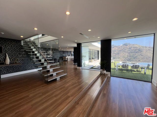 2110 HERCULES Drive, Los Angeles, CA 90046