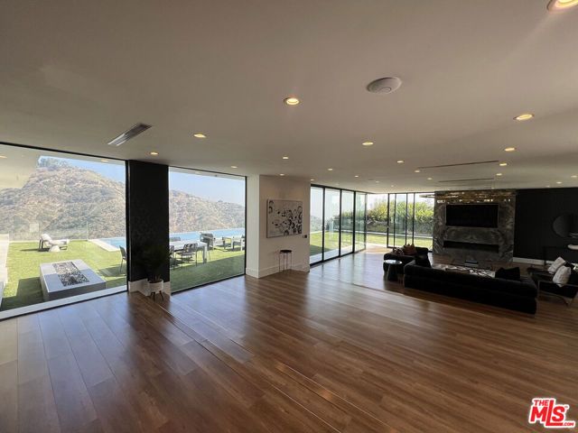 2110 HERCULES Drive, Los Angeles, CA 90046