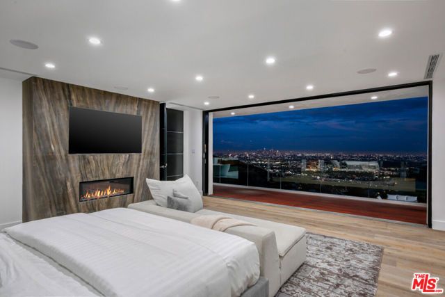 2110 HERCULES Drive, Los Angeles, CA 90046