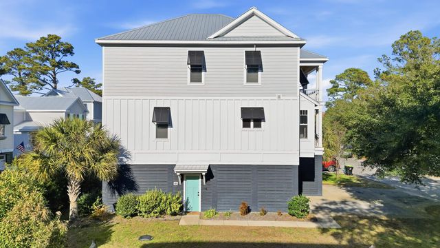48 Half Shell Ct., Pawleys Island, SC 29585