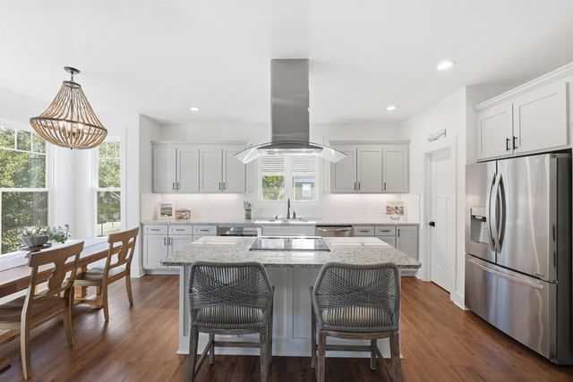 48 Half Shell Ct., Pawleys Island, SC 29585