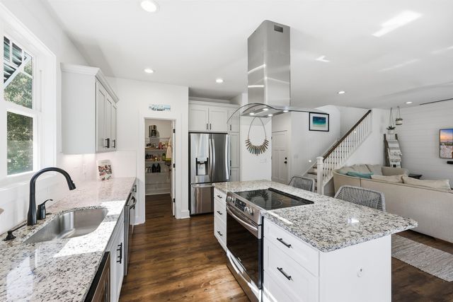 48 Half Shell Ct., Pawleys Island, SC 29585
