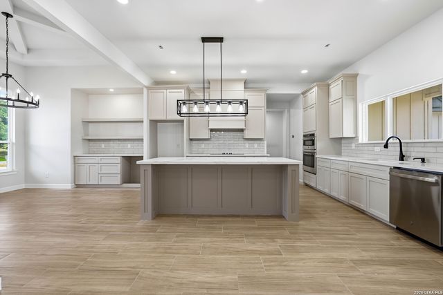 310 Firewheel Loop, Floresville, TX 78114