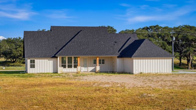 310 Firewheel Loop, Floresville, TX 78114