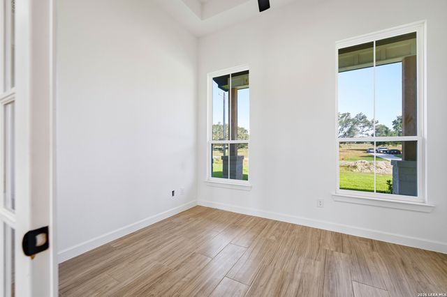 310 Firewheel Loop, Floresville, TX 78114