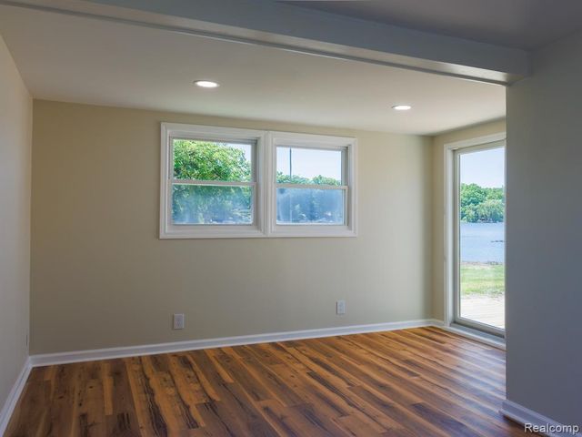 11560 Island Ct Court, Hartland, MI 48353