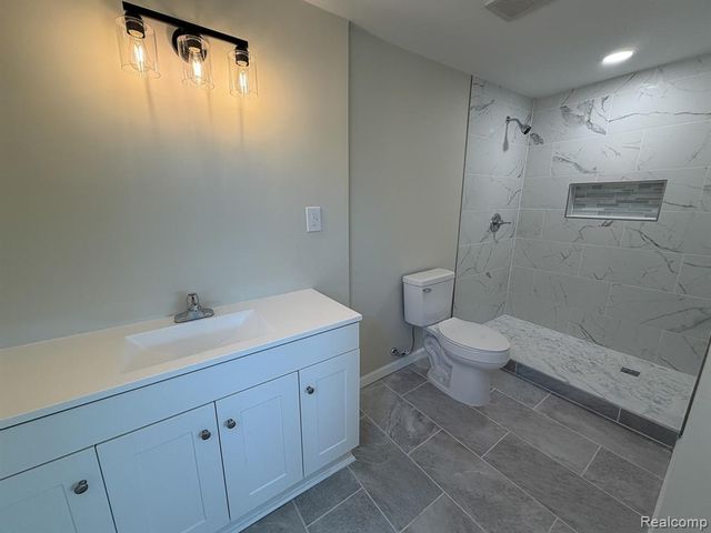11560 Island Ct Court, Hartland, MI 48353