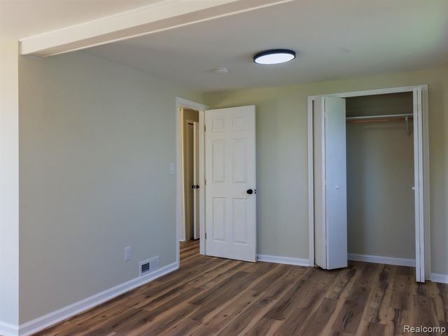 11560 Island Ct Court, Hartland, MI 48353