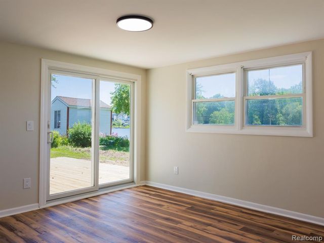11560 Island Ct Court, Hartland, MI 48353