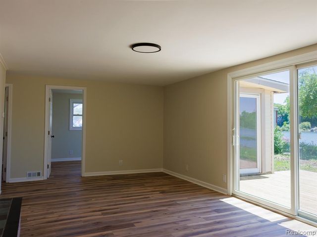 11560 Island Ct Court, Hartland, MI 48353