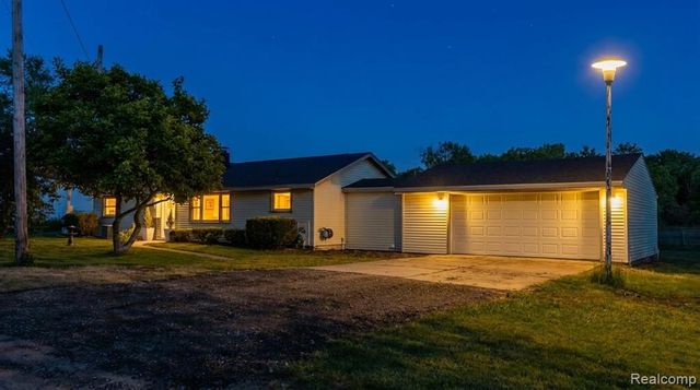 11560 Island Ct Court, Hartland, MI 48353