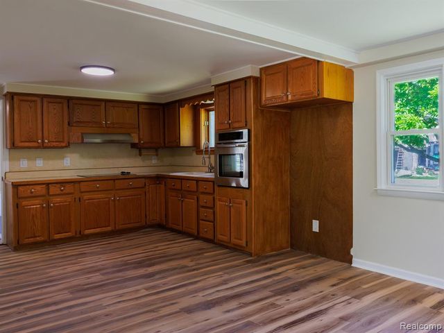11560 Island Ct Court, Hartland, MI 48353