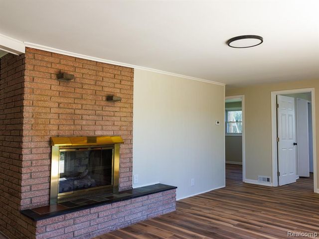 11560 Island Ct Court, Hartland, MI 48353