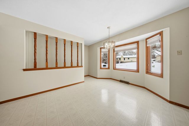 2010 Cimarron Drive, Freeport, IL 61032