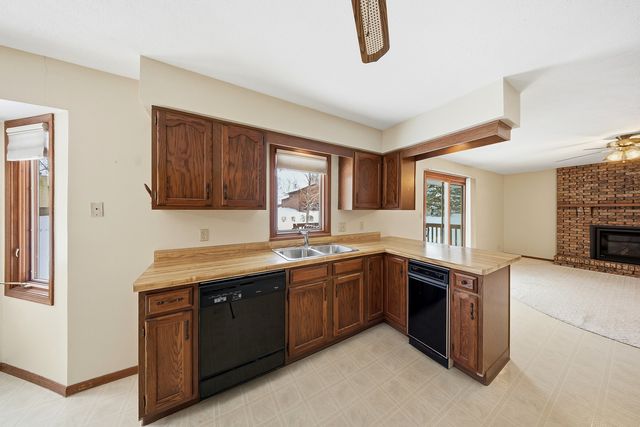 2010 Cimarron Drive, Freeport, IL 61032