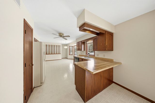 2010 Cimarron Drive, Freeport, IL 61032