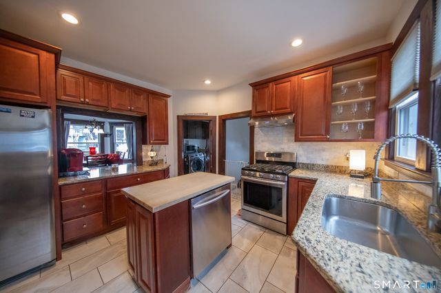 16 Pacific Street, New London, CT 06320