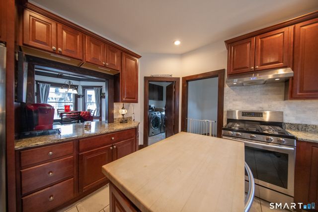 16 Pacific Street, New London, CT 06320