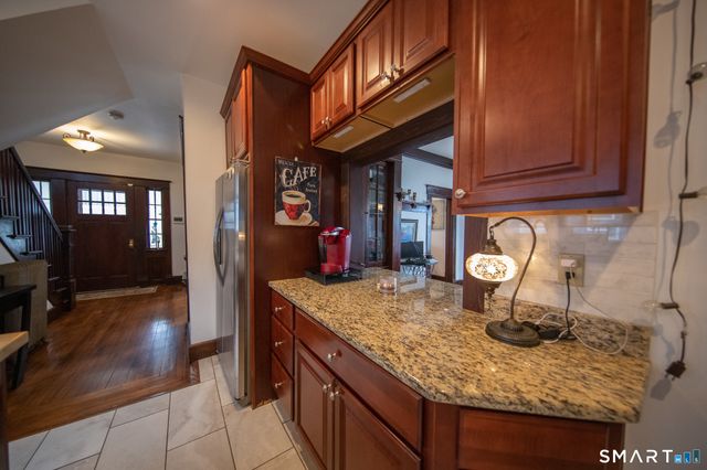 16 Pacific Street, New London, CT 06320