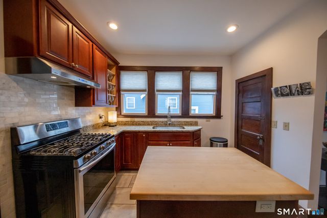 16 Pacific Street, New London, CT 06320