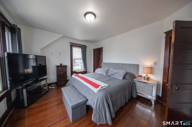 16 Pacific Street, New London, CT 06320