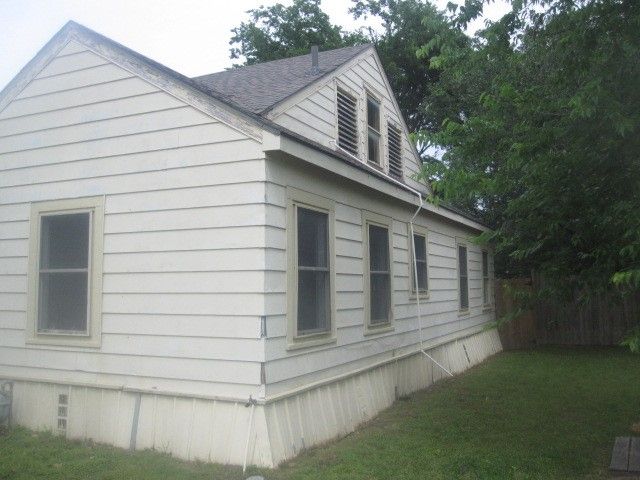 1104 Park Avenue, Bonham, TX 75418