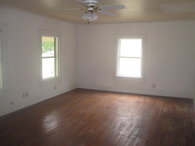 1104 Park Avenue, Bonham, TX 75418