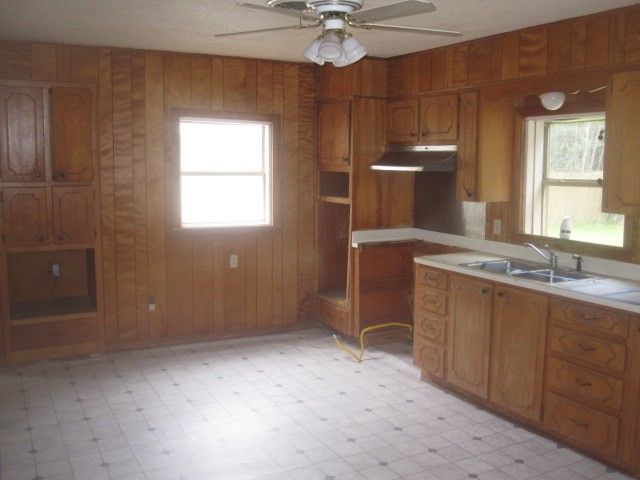 1104 Park Avenue, Bonham, TX 75418