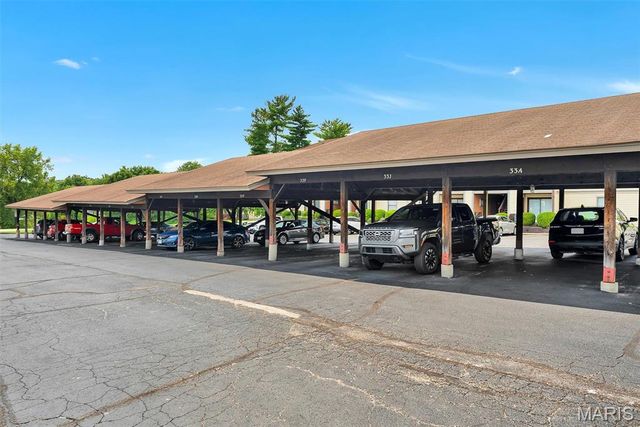 1633 Summergate Parkway P, St Charles, MO 63303