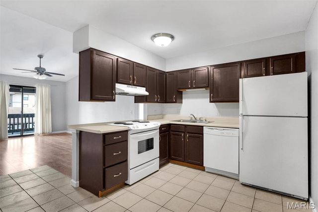 1633 Summergate Parkway P, St Charles, MO 63303