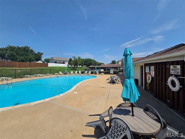 1633 Summergate Parkway P, St Charles, MO 63303