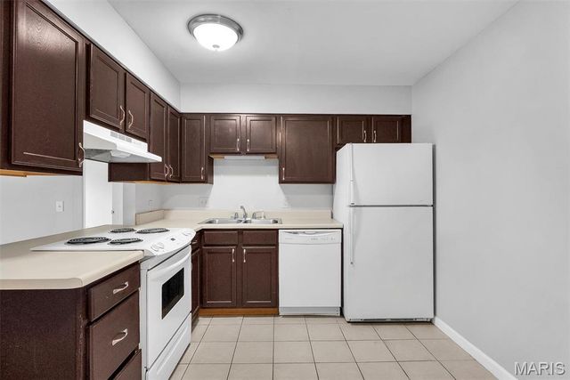 1633 Summergate Parkway P, St Charles, MO 63303
