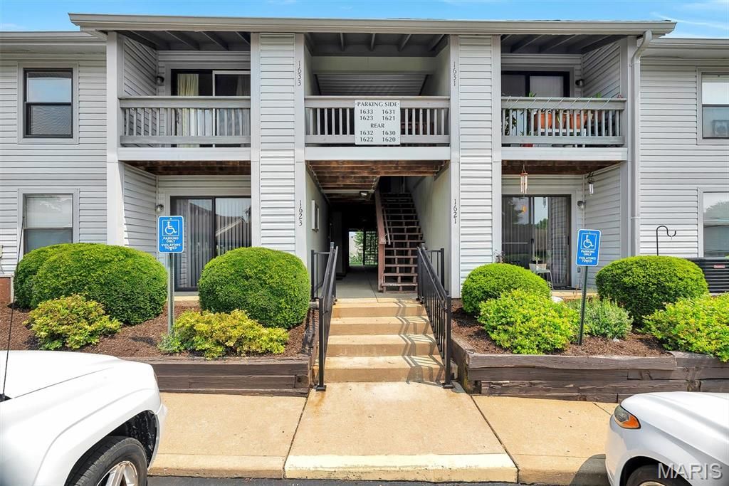 1633 Summergate Parkway P, St Charles, MO 63303