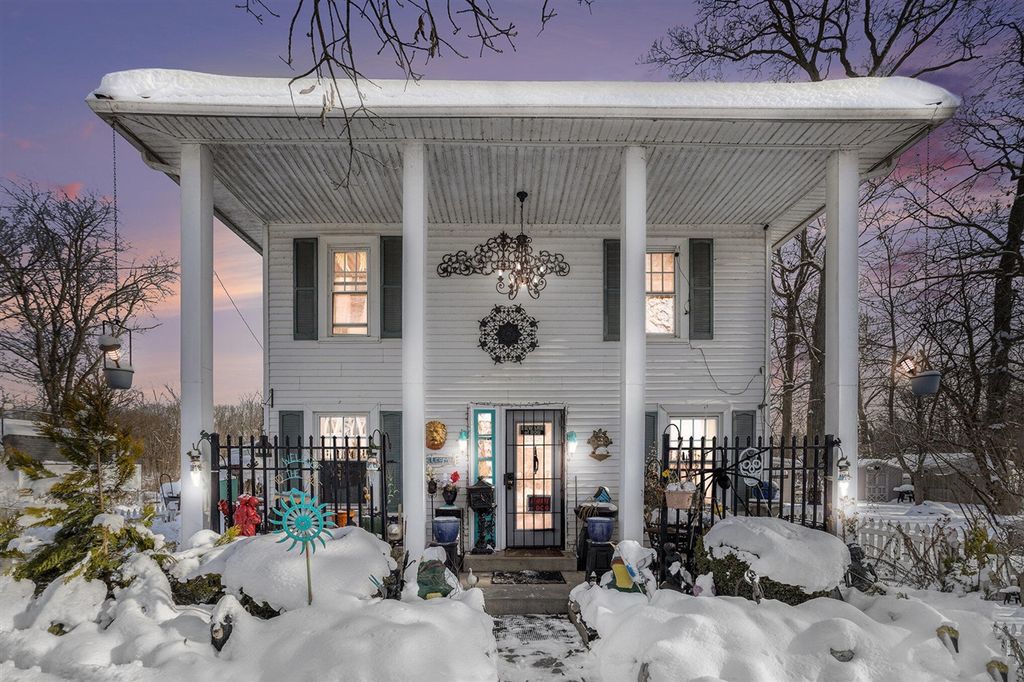 11175 E Shore Drive, Delton, MI 49046