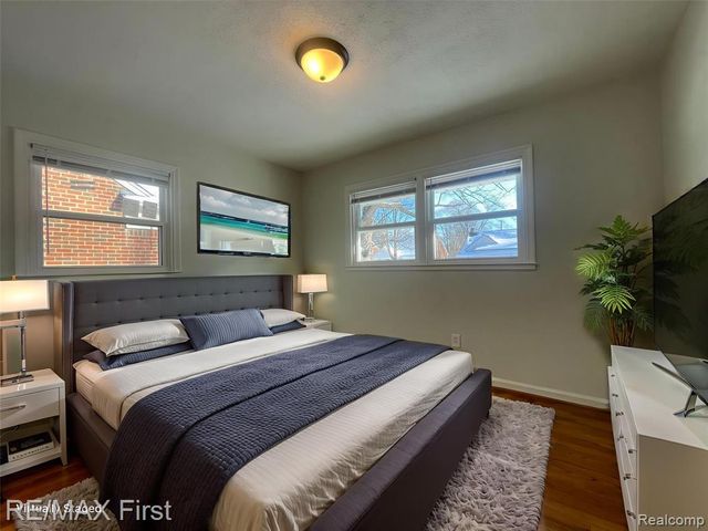 9943 Grayfield, Redford, MI 48239