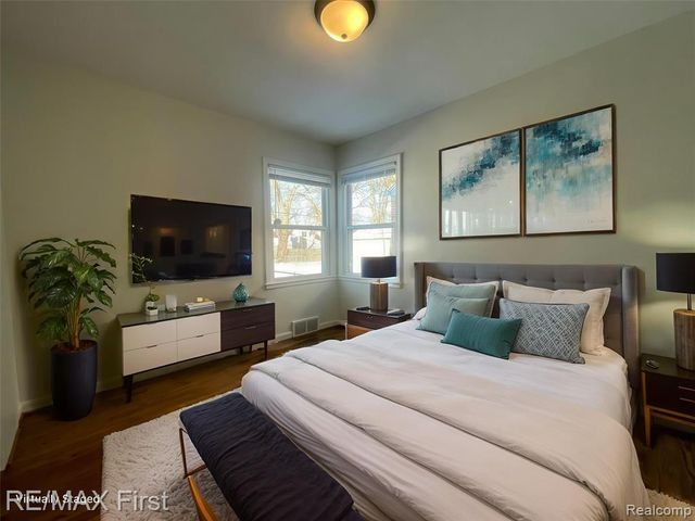 9943 Grayfield, Redford, MI 48239