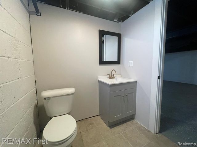 9943 Grayfield, Redford, MI 48239