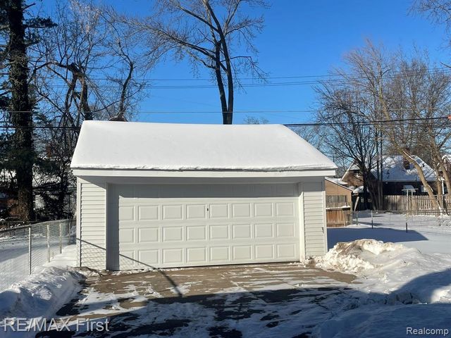 9943 Grayfield, Redford, MI 48239