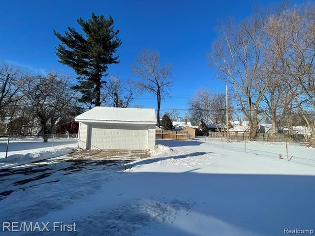 9943 Grayfield, Redford, MI 48239