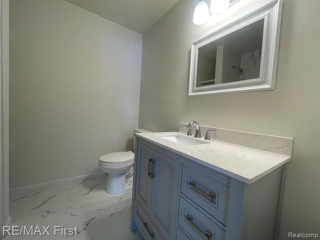 9943 Grayfield, Redford, MI 48239