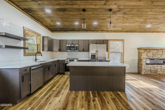 3552 Smokey Ridge Way, Sevierville, TN 37862