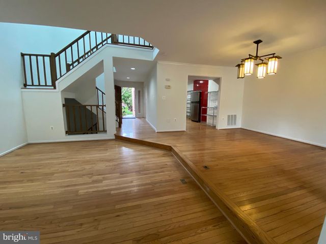 20 VALERIAN CT, Rockville, MD 20852