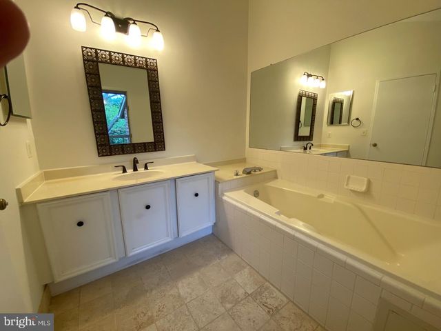 20 VALERIAN CT, Rockville, MD 20852