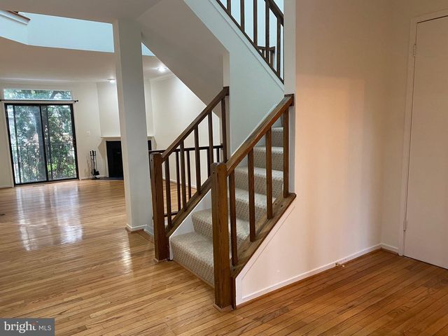 20 VALERIAN CT, Rockville, MD 20852