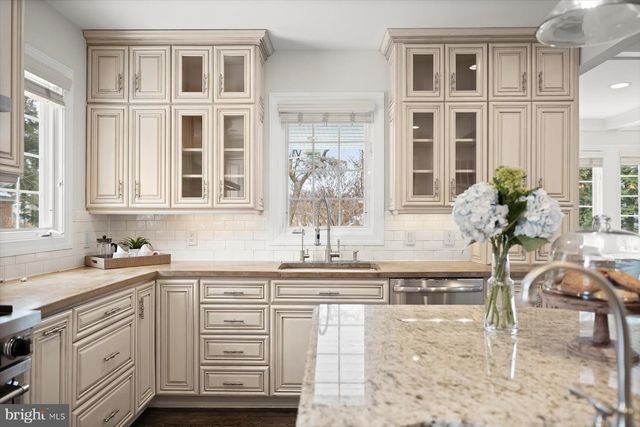 2525 N FLORIDA ST, Arlington, VA 22207