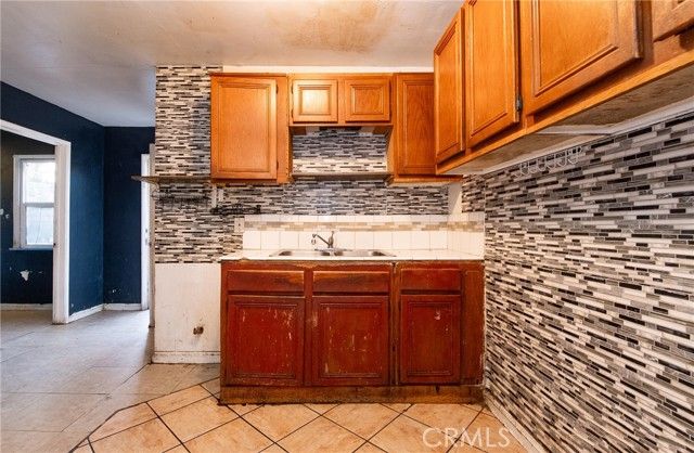 112 E Caldwell, Compton, CA 90220